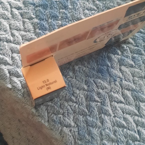 IT Cosmetics Bye Bye Under Eye Full Coverage Anti-Aging Waterproof Concealer - Picture 3 of 3